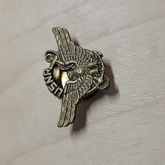 USNR HAT LAPEL PIN - Picture 1 of 6